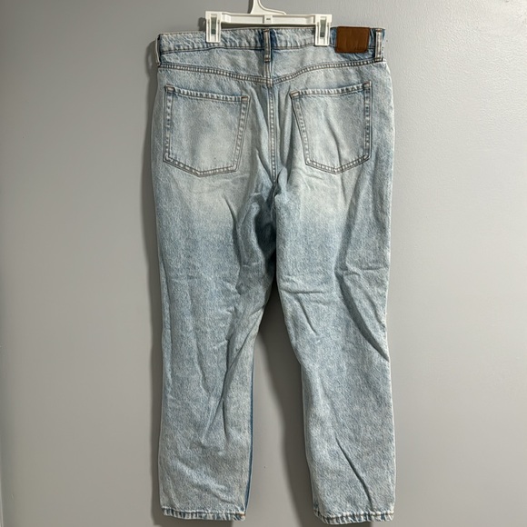 Aeropostale light wash distressed mom jeans - Picture 6 of 8